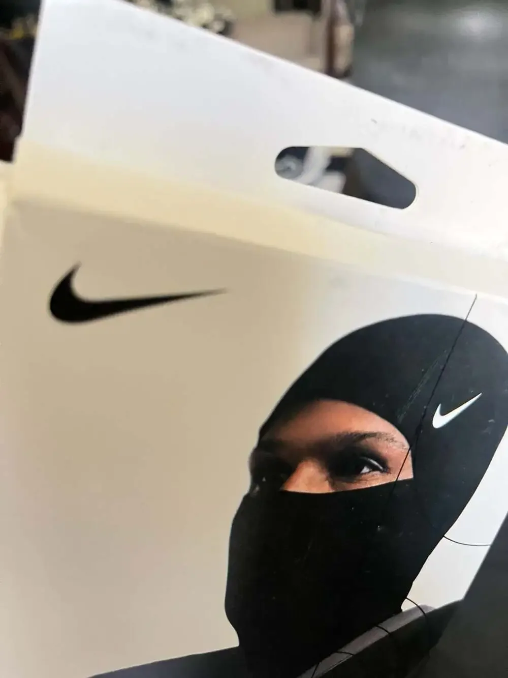 Nike Pro Hyperwarm Football Hood THERMA-FIT Balaclava